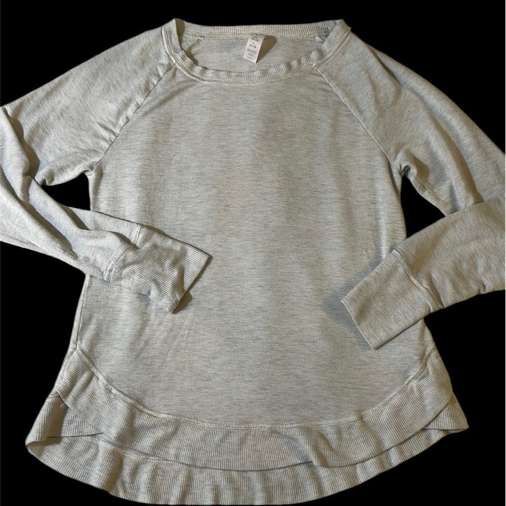 Light Gray Women's Ruffle-Hem Long Sleeve Top
